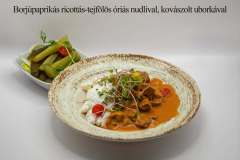 borjupaprikas-ricottas-tejfolos-orias-nudlival-kovaszolt-uborkaval