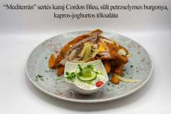 mediterran-sertes-karaj-cordon-blue-sult-petrezselymes-burgonya-kapros-joghurtos-toksalata